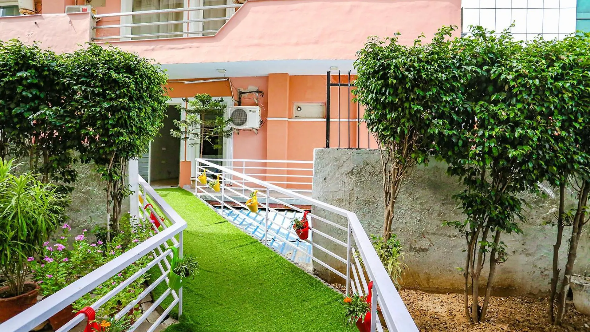 Hotel Fabhotel Premium Nest Gurgaon